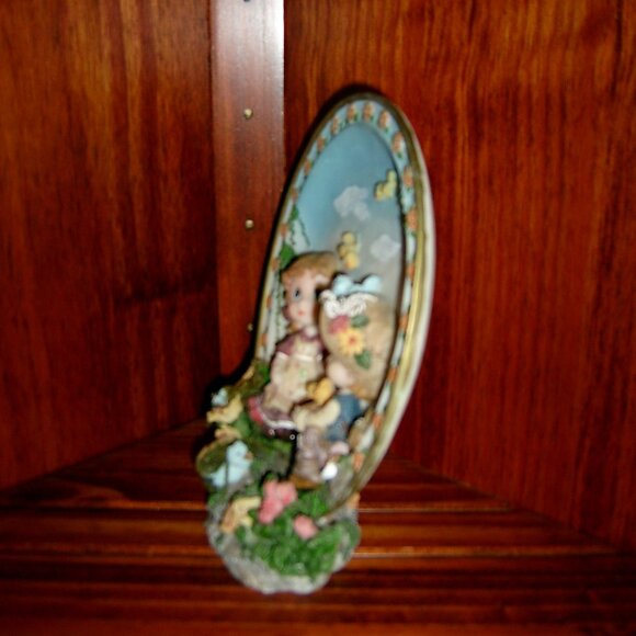 Adorable Collectible Vintage 3-D Display Plate - Picture 3 of 5